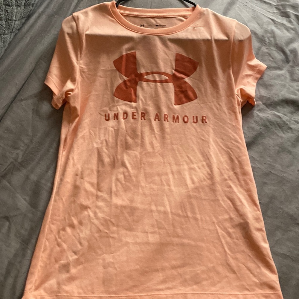 Peach colored under armor shirt